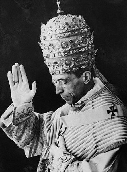 Пій XII у 1939 році після обрання Папою Римське питання, Папа Пій XI, католицька церква, Ватикан фото